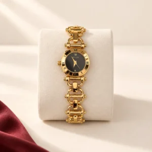 ساعة دائرية سوداء بسوار زخرفي